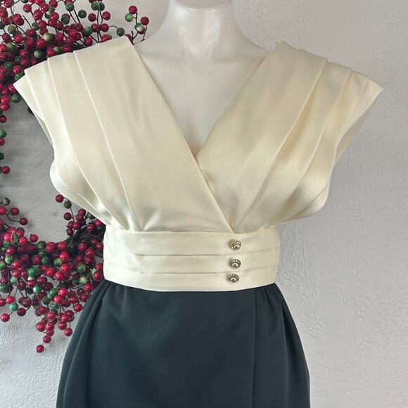 Elegant Cream and Black Midi Dress - Picture 2 of 5